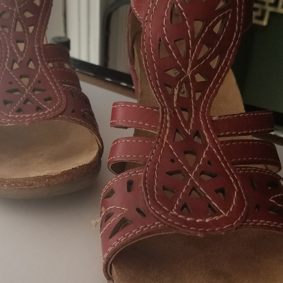 Earth origin, red kingsley like new - Picture 9 of 9